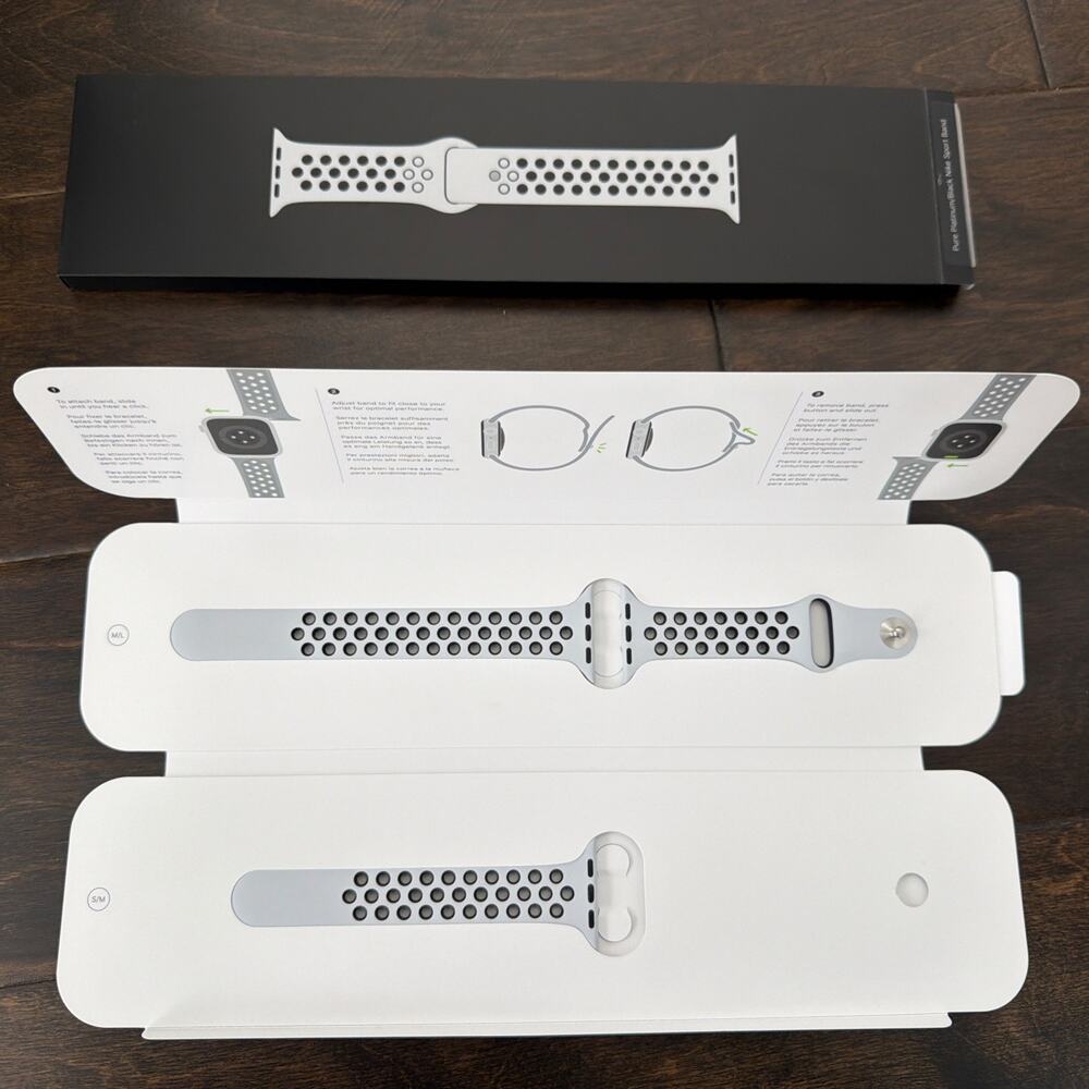 Apple Watch Pure Platinum/Black Nike Sport Band 41mm S/M & M/L Unused